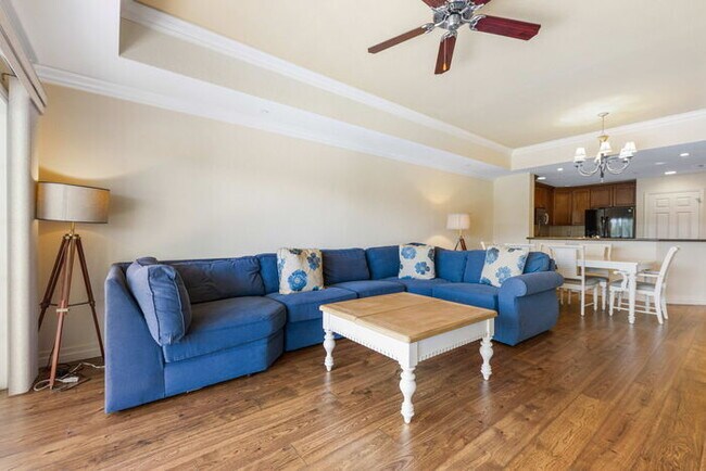 Building Photo - Golf Course View Condo