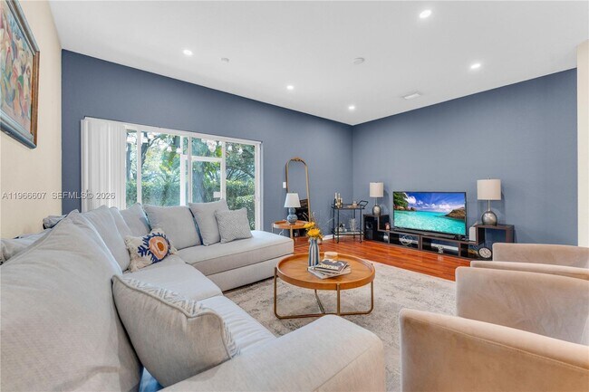 Building Photo - 8844 S Isles Cir