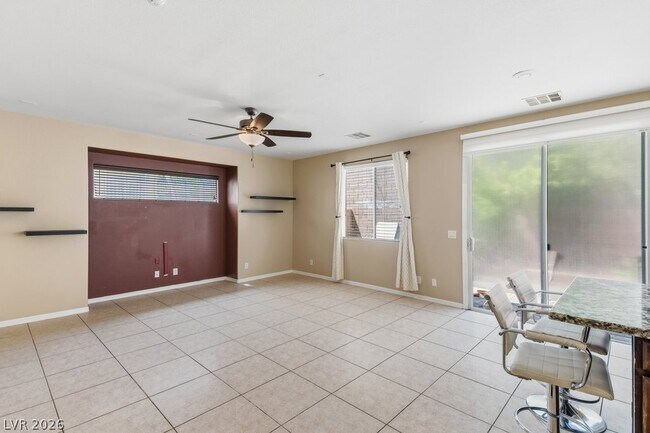 Building Photo - 527 Newberry Springs Dr