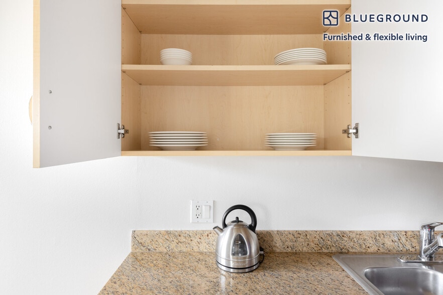 Building Photo - 467 S Arnaz Dr