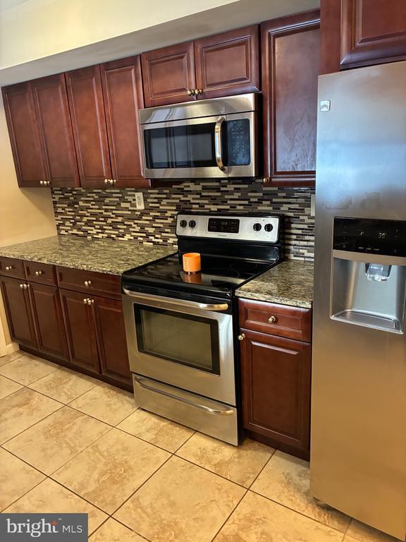 Building Photo - 83 Glenview Ln