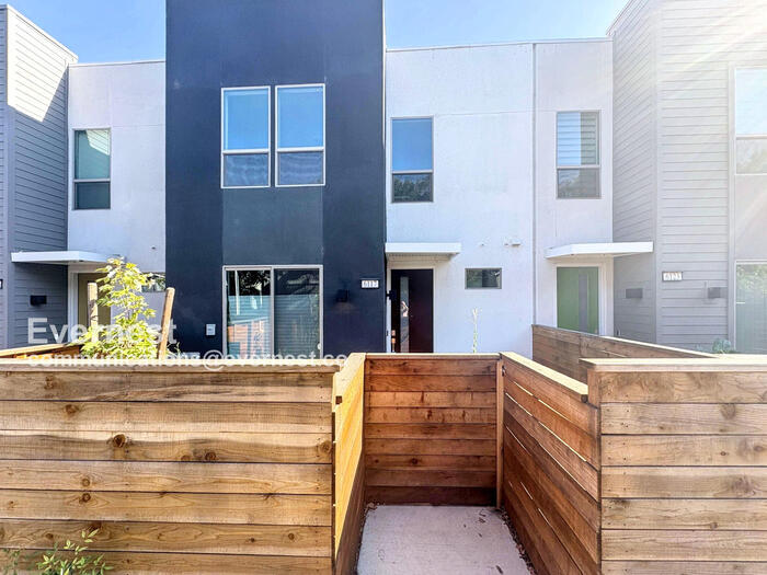 Primary Photo - 6117 Bridgecross Dr