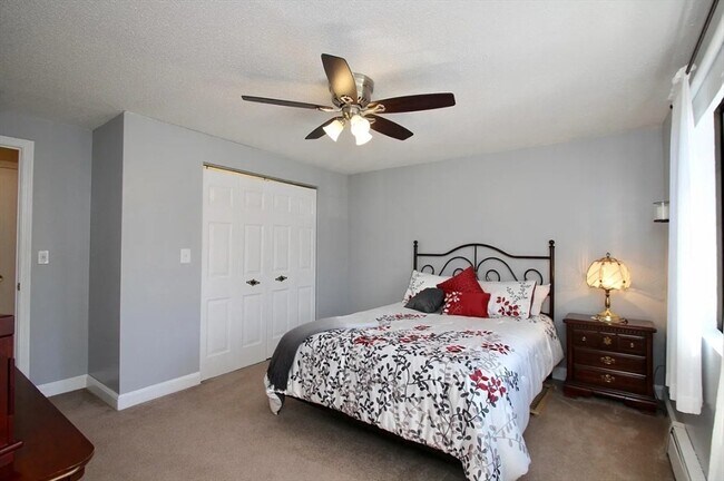 Building Photo - 2200 Skyline Dr