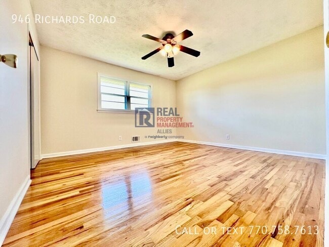 Building Photo - 946 Richards Rd NE