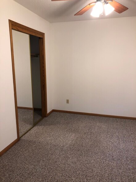 Building Photo - 1929 Victory St