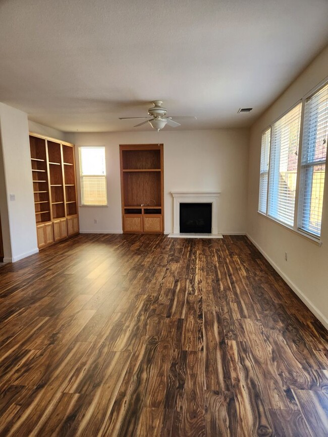 Building Photo - Folsom Parkway 3 Bdrm, 2 bath - Close to s...