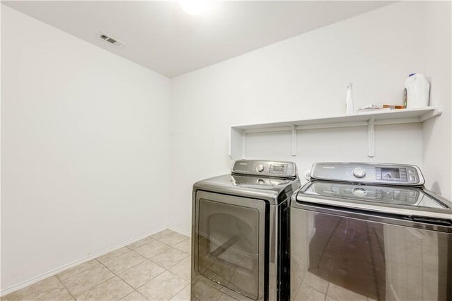 Building Photo - 5516 Nelson Oaks Dr