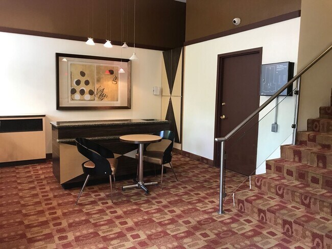 Building Photo - Great Foggy Bottom One Bedroom with Roof T...