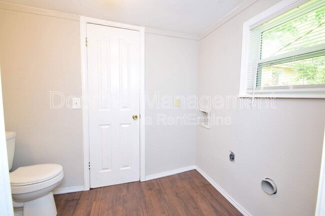 Building Photo - 113 N Birch St