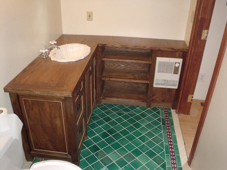 Sink/Storage Space - 275 N Topanga Canyon Blvd