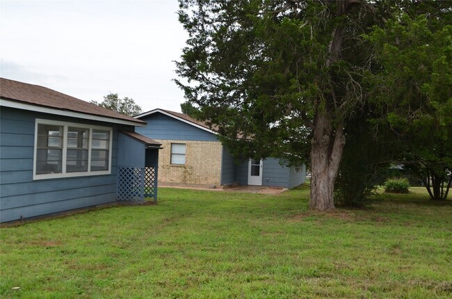 Building Photo - 2020 Gage Rd