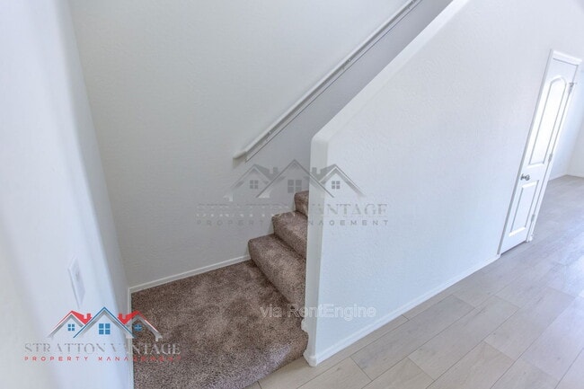 Building Photo - 5926 E Oasis Blvd