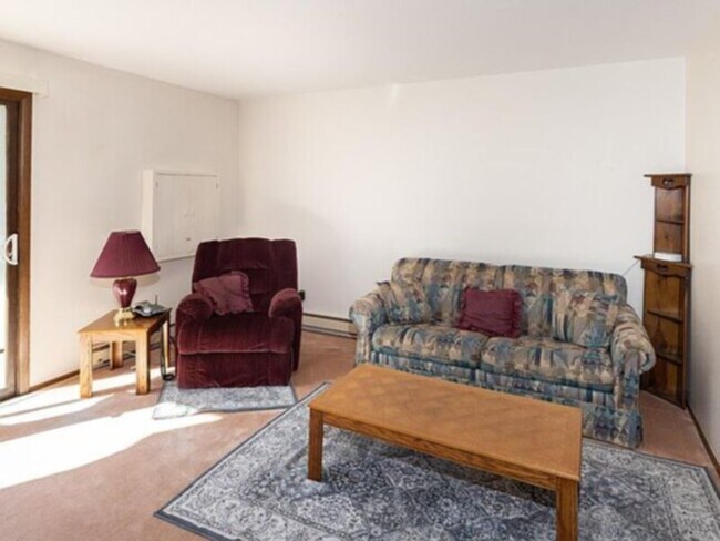 Building Photo - 2 BED UNIT 1 BATH AVAILABLE FOR RENT