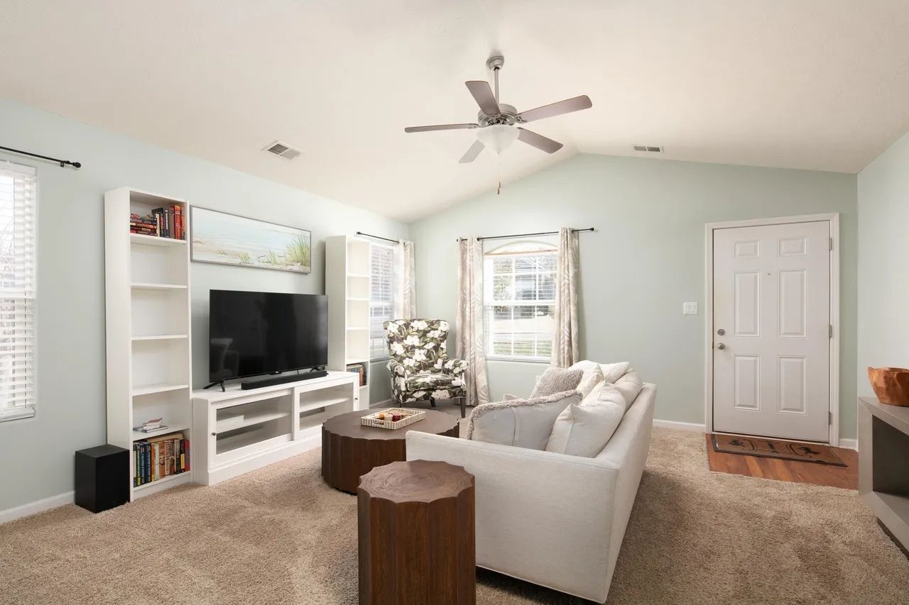 Building Photo - 138 Nathan Hale Dr