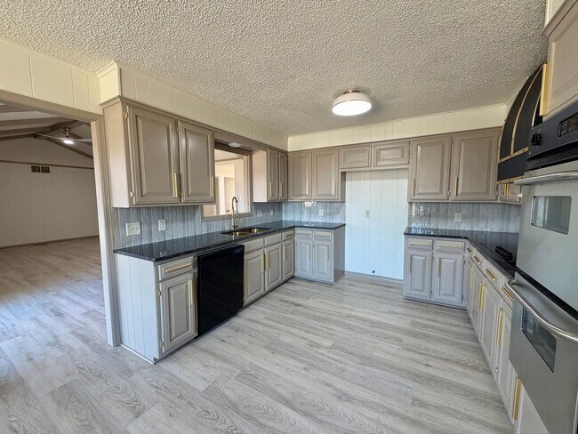 Building Photo - Beautifully Remodeled 3 Bedroom 2 Bathroom Home Available for Rent