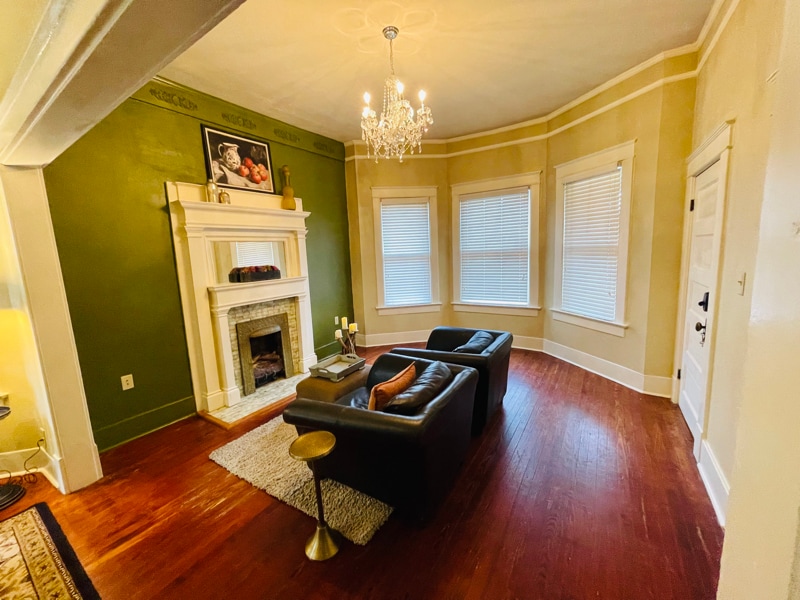 Building Photo - 621 W Daisy L Gatson Bates Dr