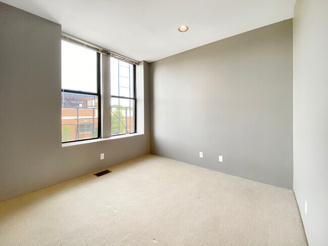 Building Photo - 1852 N Damen Ave