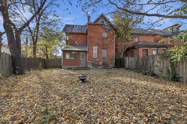 Building Photo - Muir - 308-308 1/2 Wilber Ave