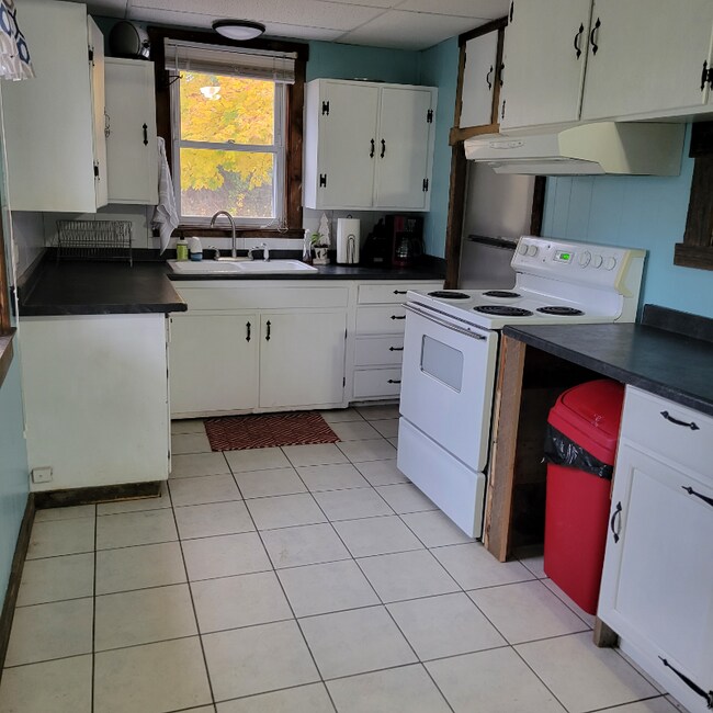 Building Photo - 779 Parker Rd