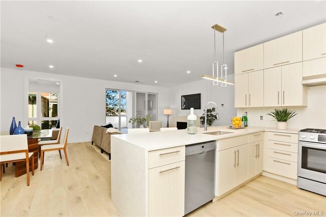 Building Photo - 145 Library Ln