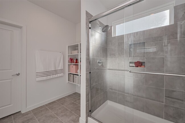 Building Photo - 21611 Shadowbrook Birch Dr
