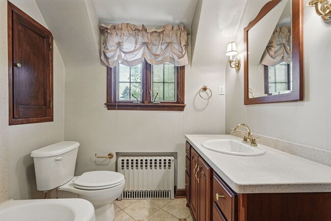 Building Photo - Charming 5 Bedroom, 3.5 Bathroom Home in M...