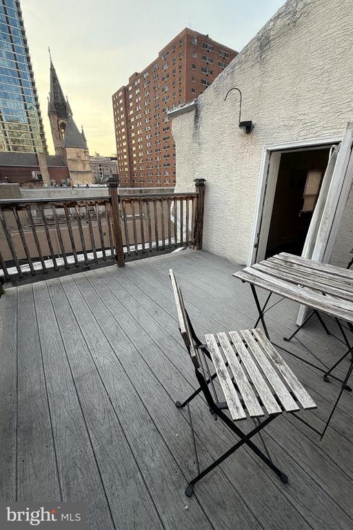 Building Photo - 2034 Chestnut St