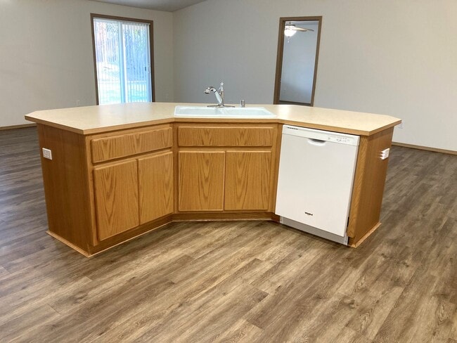 Building Photo - Ranch-Style Home With Gas Fireplace and Washer/Dryer Included! 1 Small Dog Welcome!