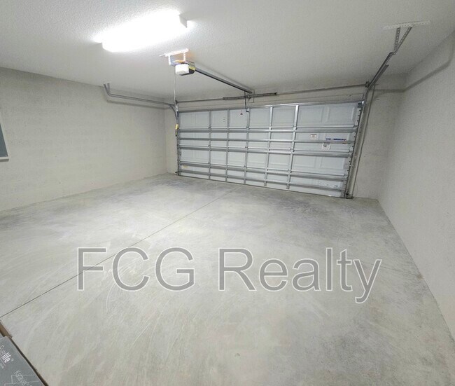 Building Photo - 8810 N Malibu Rd