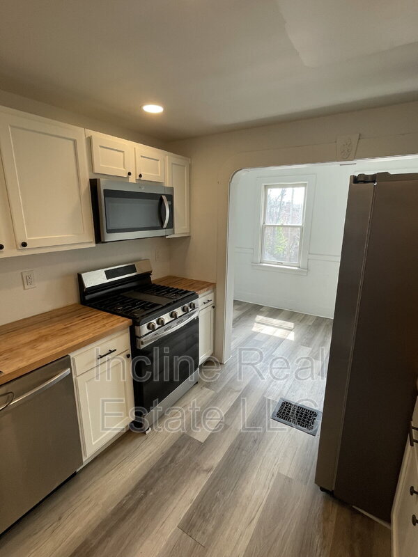 Building Photo - 561 2nd St