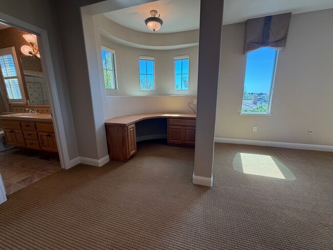 Building Photo - 1014 Gamay Dr