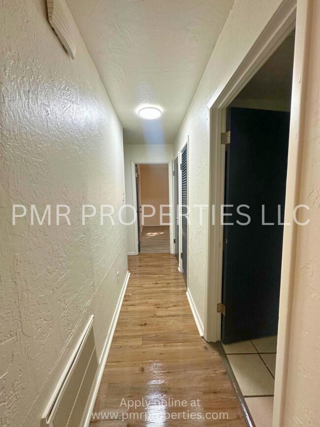 Building Photo - 4 Bedrooms - 1.5 Bathroom House