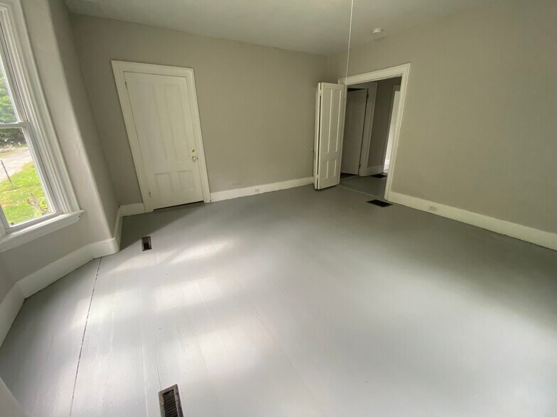 Building Photo - 3 Cross St