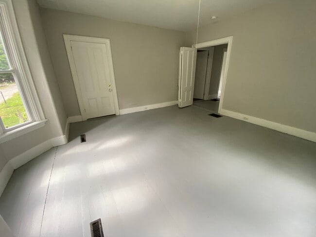 Building Photo - 3 Cross St