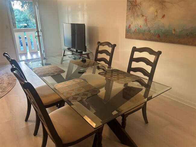 Building Photo - 1902 Bermuda Cir