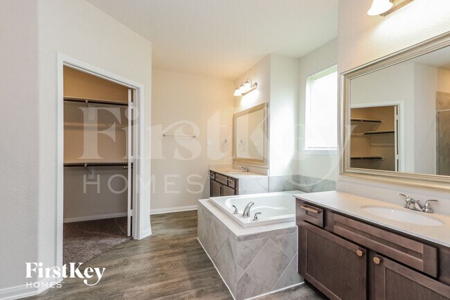 Building Photo - 16033 Deer Pines Dr