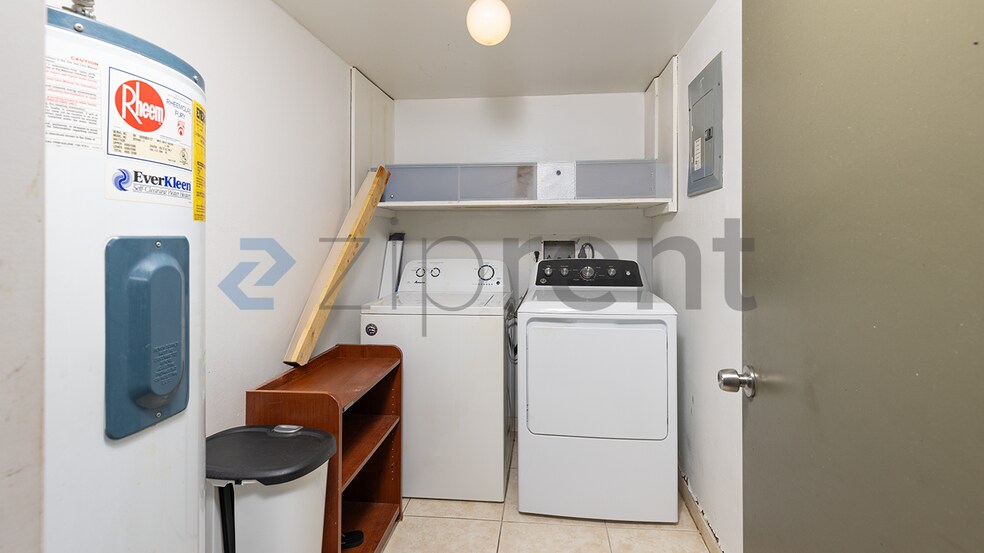 Building Photo - Unit