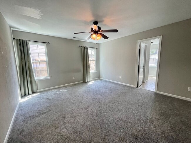 Building Photo - Soaring Ceilings & Spacious Living in Western Branch