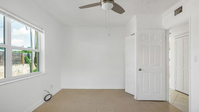 Building Photo - 2207 NE 33rd Ave