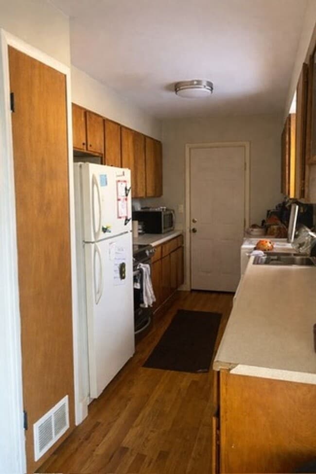 Building Photo - 3 Bed House w/ Huge Yard + Garage – Near Old Town & CSU