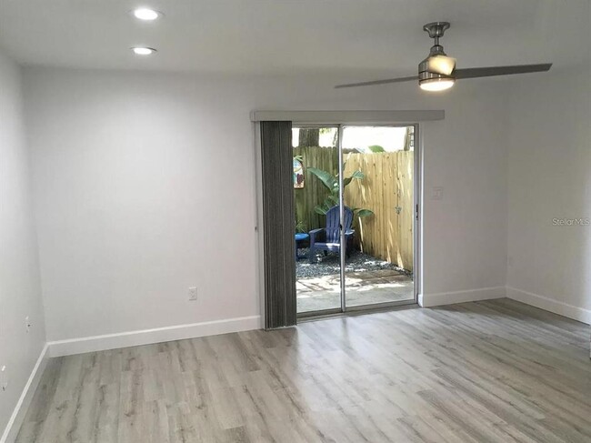 Building Photo - 517 S Summerlin Ave