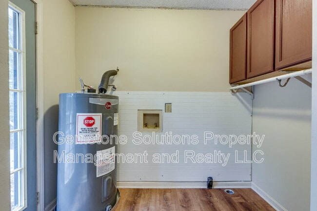 Building Photo - 5580 Hargrove Rd