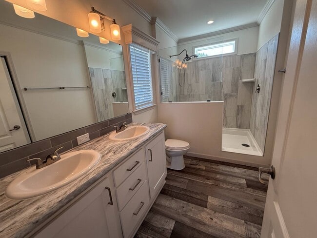 Building Photo - 112 Paradise Dr