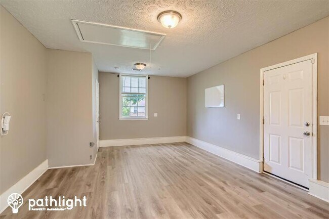 Building Photo - 100 Yorkside Pl