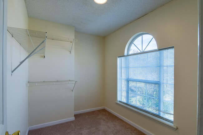 Building Photo - 1051 Waltons Ct