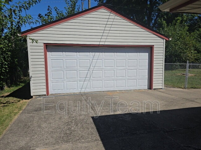 Building Photo - 619 Storms Rd