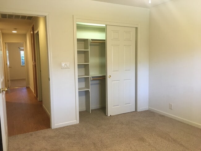 Building Photo - 3 Bedroom Chico Home with 3 Car Garage!