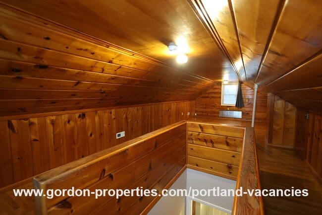 Building Photo - SE Flavel St - Woodstock 3 bedroom home with single car garage