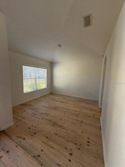 Building Photo - 6048 SW 49th Ave