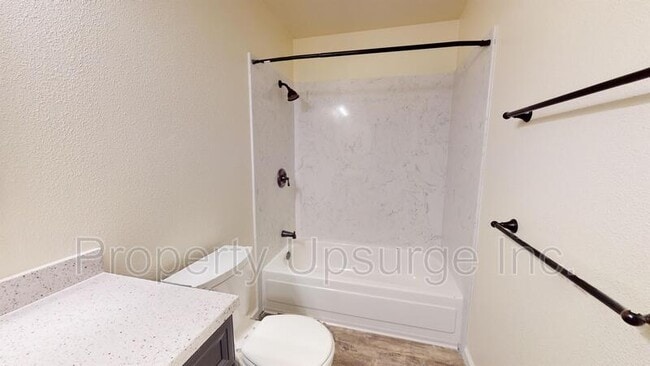 Building Photo - 905 Lakeside Dr